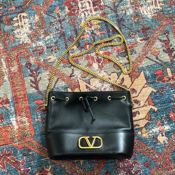 Valentino Garavani VLogo Mini Bucket Bag Black Nappa Leather Gold Chain - Picture 8 of 15